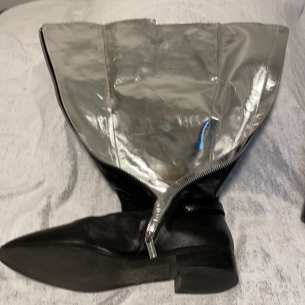 Boots - Picture 3 of 9